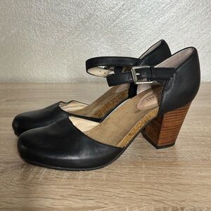 Sudini Cam 7.5 Black Leather Round Toe Dress Pump Block Heel Strappy Shoes